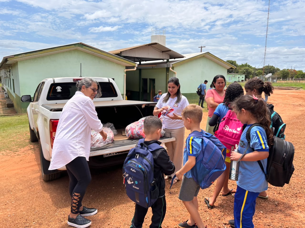Assistência Social realiza entrega de doces em comemoração ao Dia das Crianças no distrito de Novo Mato Grosso Foto7110