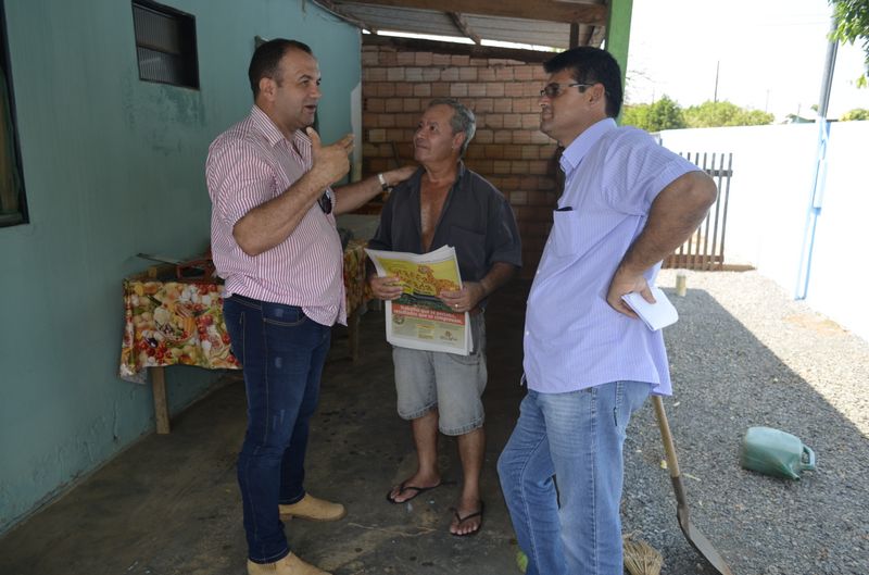 Prefeito e vereador visitam distrito de Nova Ubiratã e ouvem reinvindicação de moradores Foto72390
