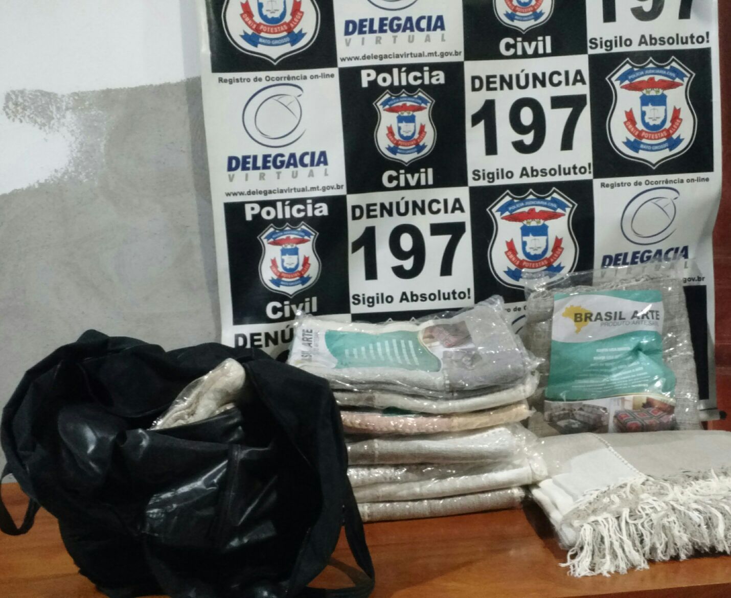 Policia Civil apreende 15 kg de cocaína; droga estava diluída em mantas Foto20496