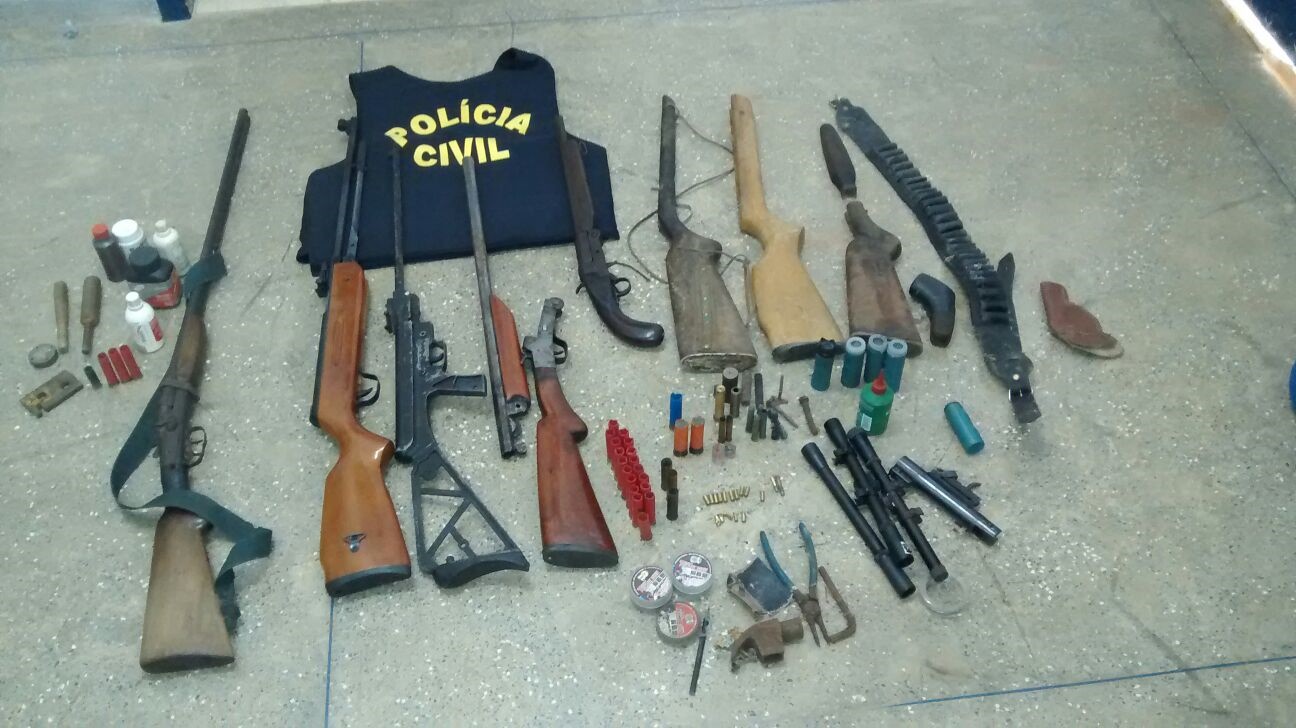 Polícia Civil prende 2 com armas, munições e apetrechos em Mato Grosso Foto53981