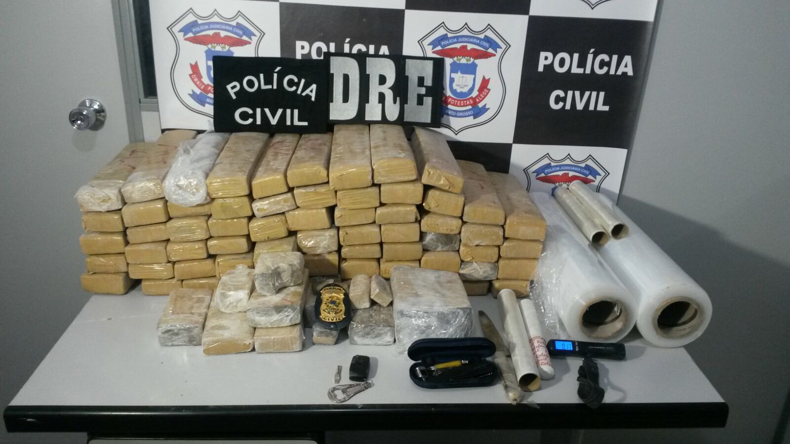 Policia apreende mais de 70 tabletes de maconha em residência de Cuiabá Foto5532