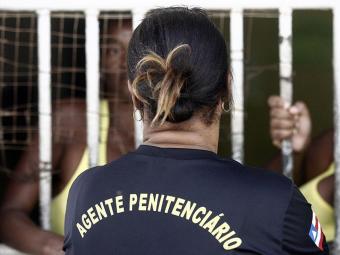 Agente penitenciária de Cuiabá é detida após perseguir e danificar carro de ex-marido Foto50624