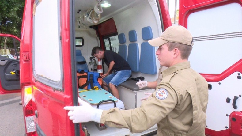 DJ de Sorriso fica ferido após colidir motocicleta em lateral de caminhonete Foto78105