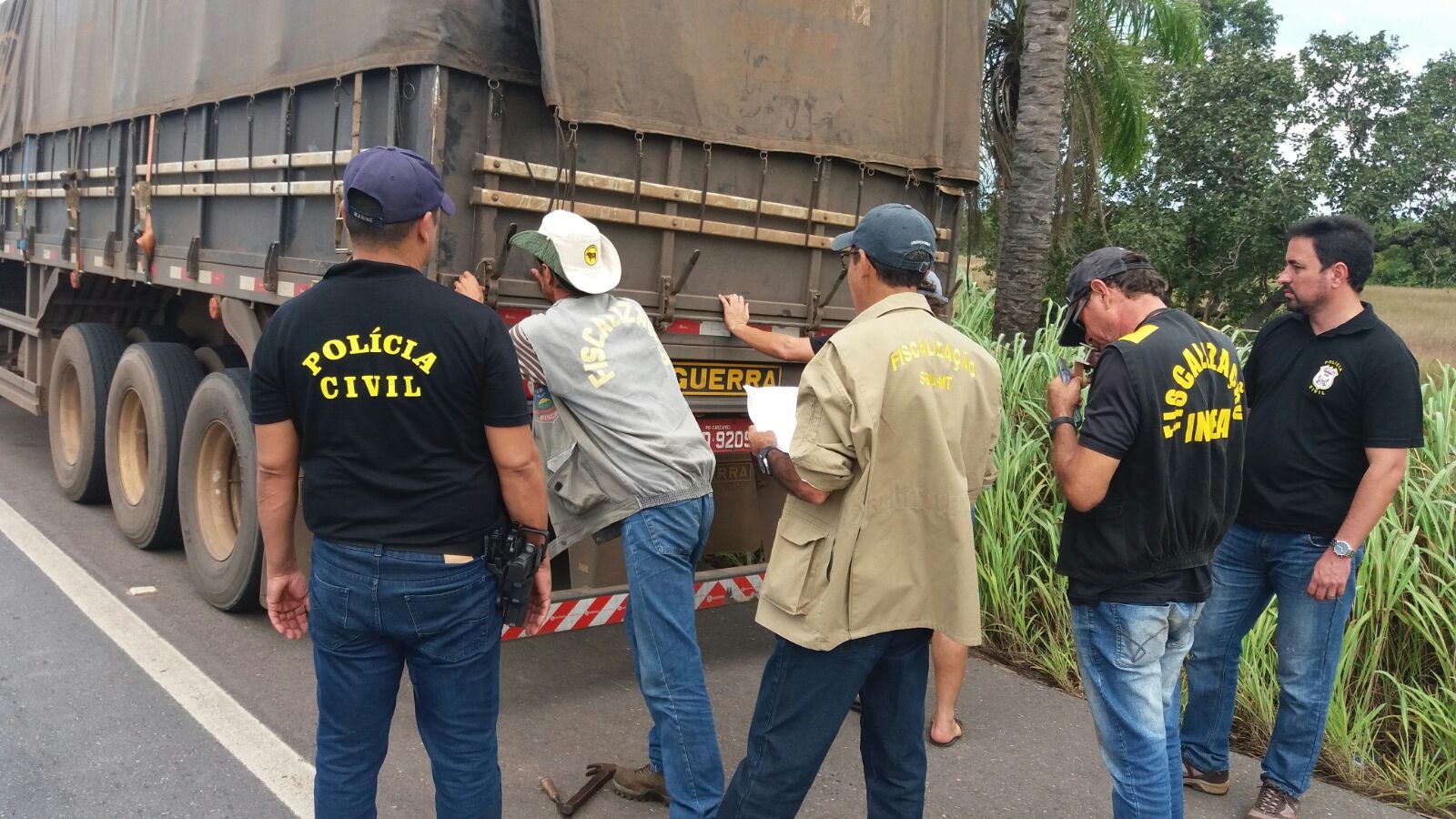 Policia Civil apreende carga de madeira avaliada em mais de R$ 200 mil Foto3091