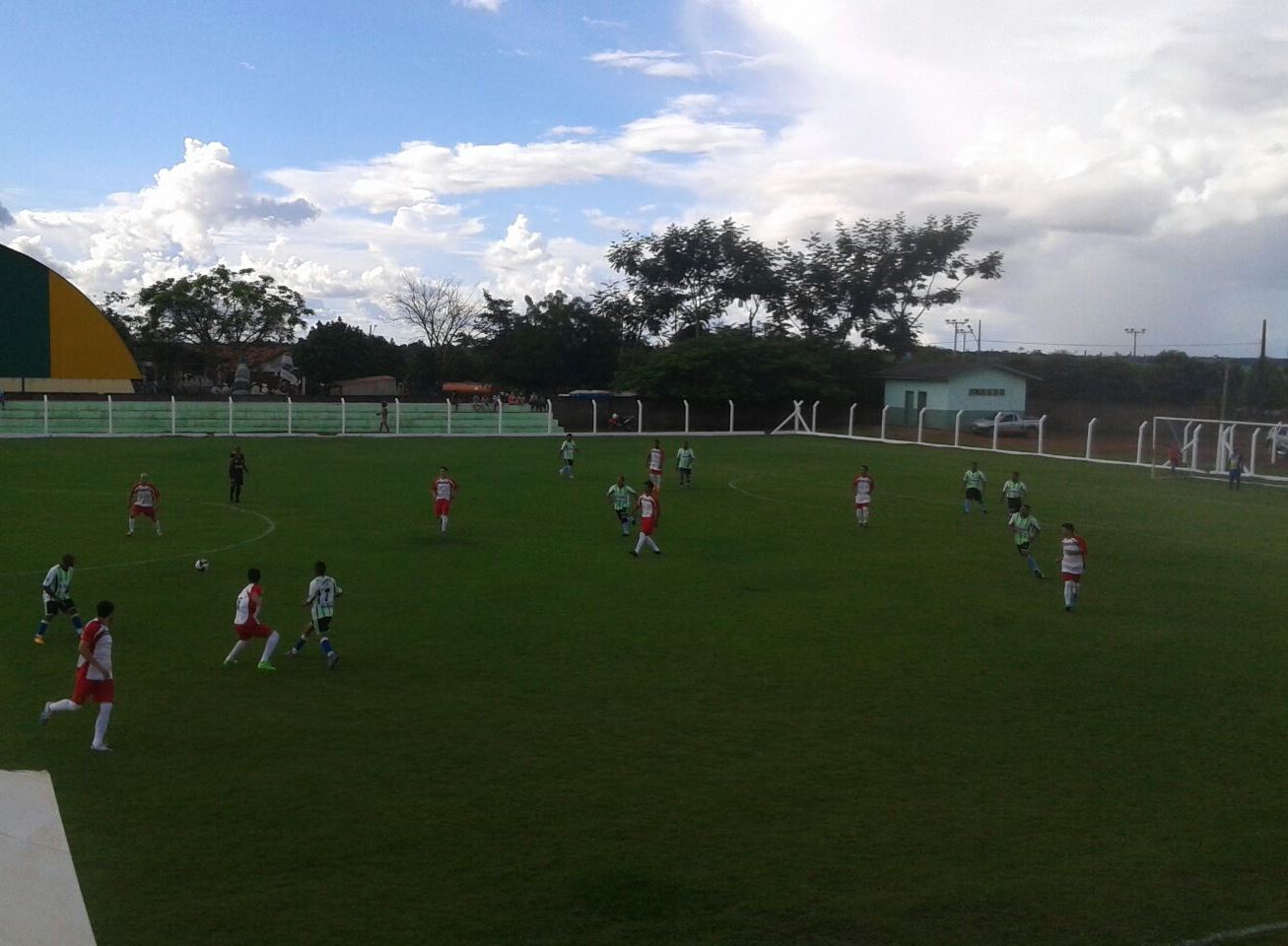 Constrular/ Mercado Aurora goleia o Piratinga e assume liderança do Campeonato Municipal de Futebol Foto77589