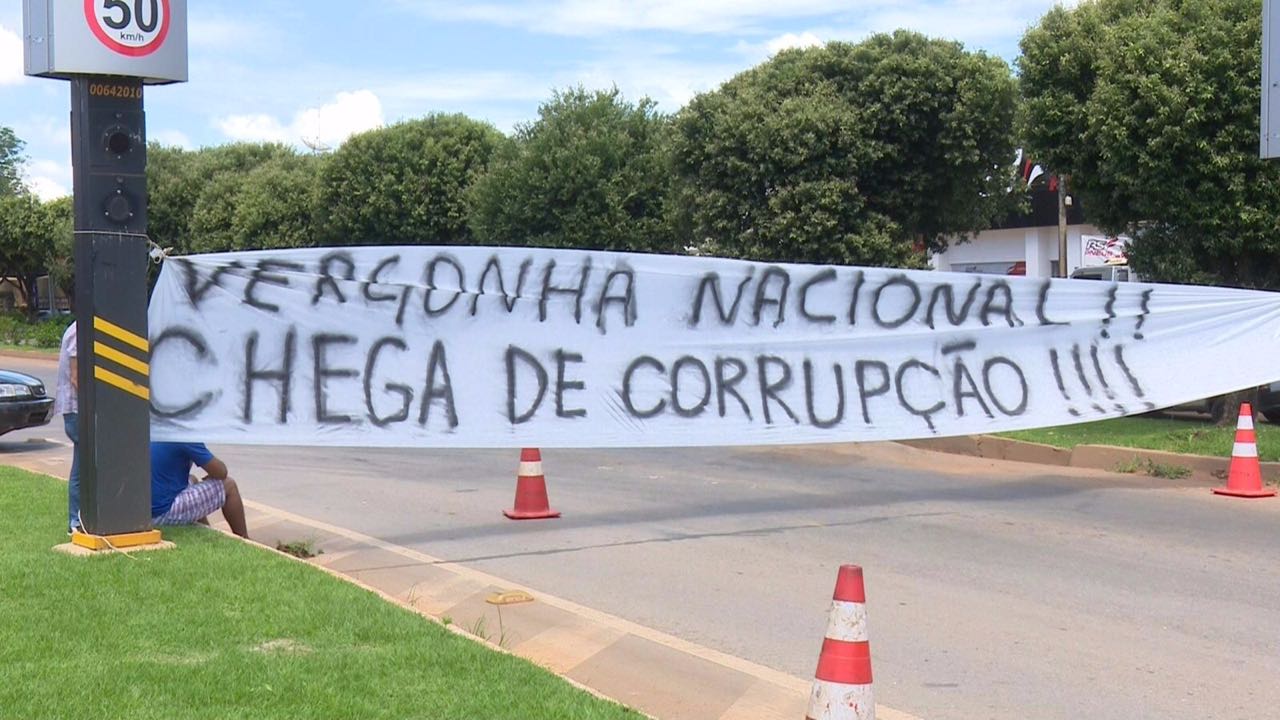 Cinco trechos de BRs em Mato Grosso são bloqueados em protesto Foto23673