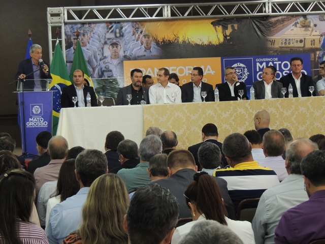 Municípios e governo vão fortalecer parceria para enfrentar a crise Foto96843
