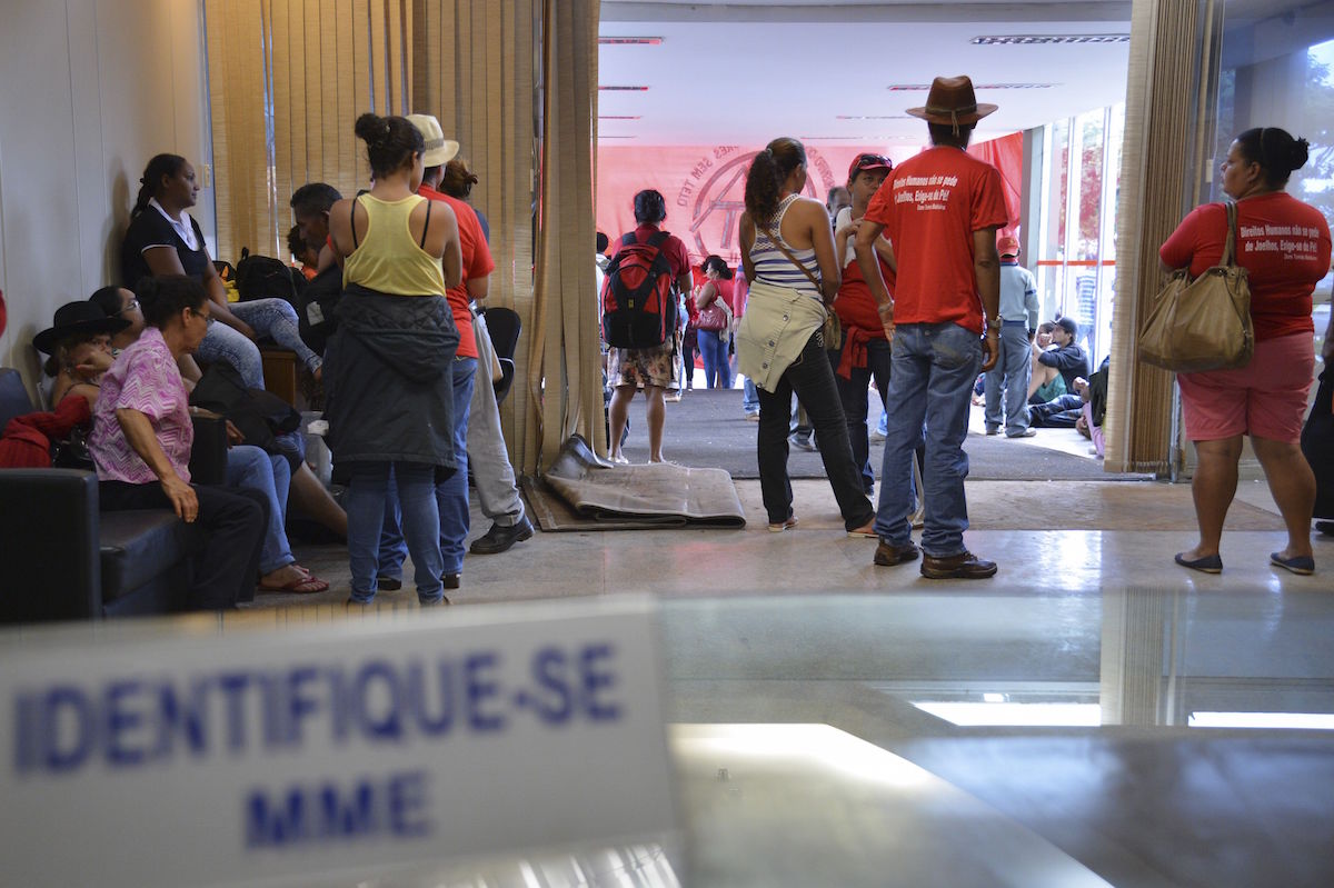 MST invade Secretaria de Educação e Intermat e agride servidores públicos Foto44158