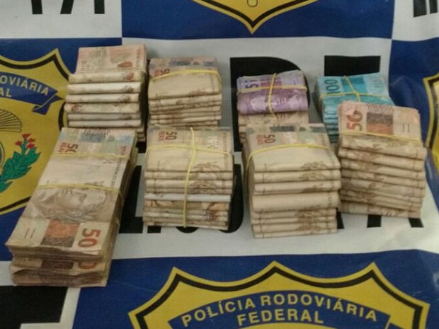 Casal é preso em Região de Fronteira com R$ 75 mil escondido em lataria de carro Foto18347