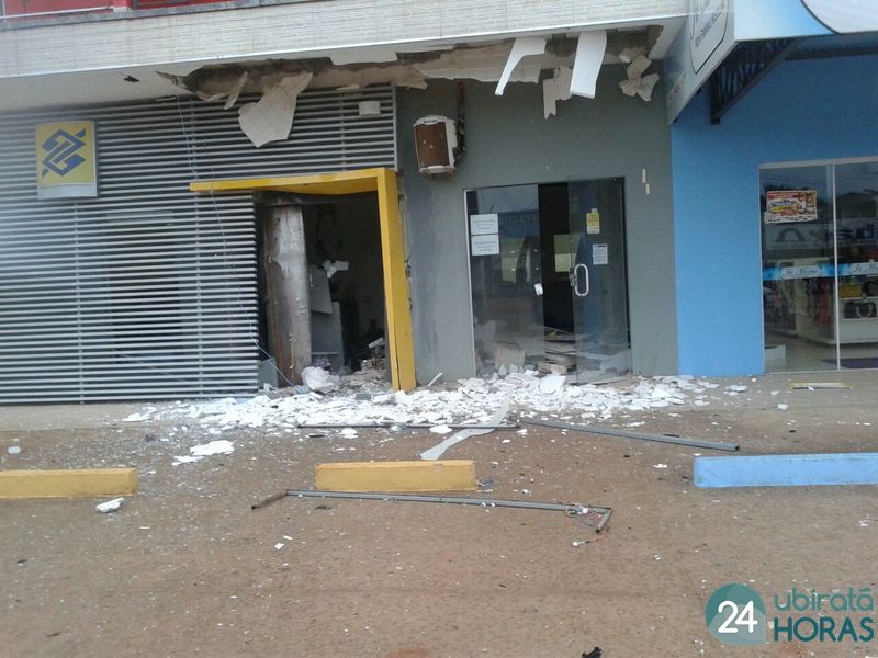 Criminosos levam pânico a moradores, e explodem duas agências bancárias no Norte do Estado Foto15756