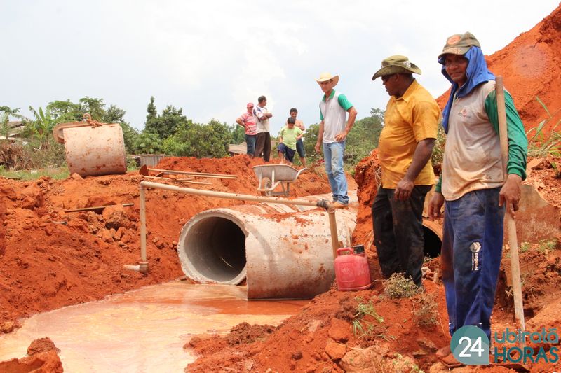 Secretaria de obras inicia revitalização das margens da BR-242 Foto65139