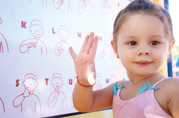 Escolas de MT poderão contar com comunicação em Libras Foto45691
