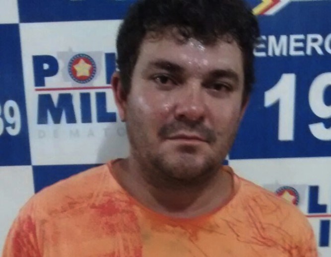 Policia Militar recebe denuncia anônima e prende suspeito de comandar “boca de fumo” Foto74778