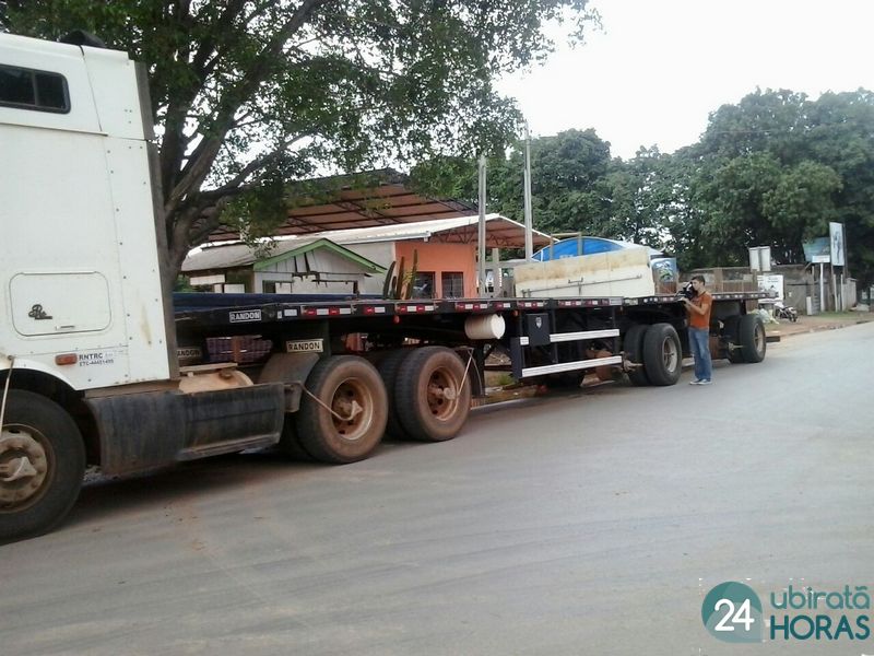 Homens são presos em sitio, no momento em que desmontavam semi-reboque roubado Foto29754