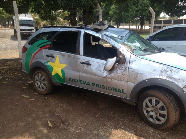 Viatura do sistema prisional capota na BR-163; quatro agentes e um preso ficaram feridos Foto56380