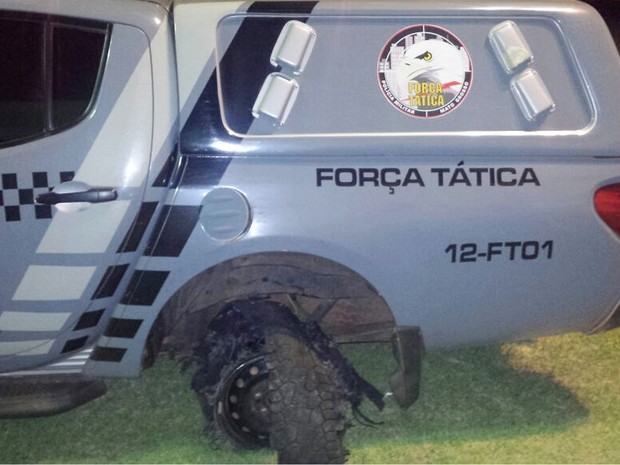 Assaltante morre após trocar de tiros com policiais da Força Tática Foto44415