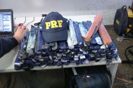 Passageiras de ônibus são presas com 126 tabletes de pasta-base de cocaína Foto50001