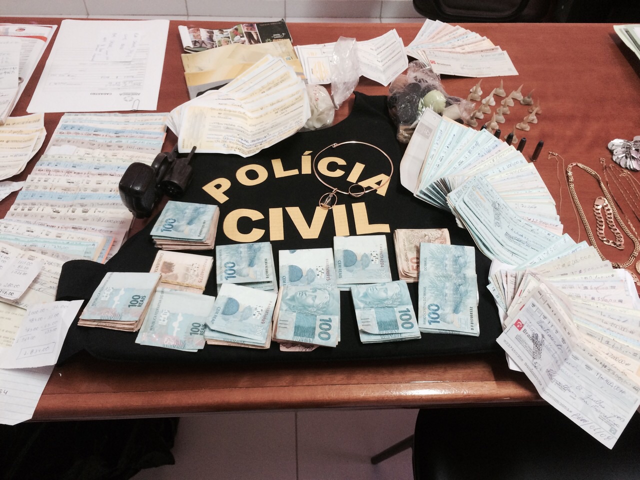 Polícia Civil apreende mais de R$ 800 mil com agiota Foto82410