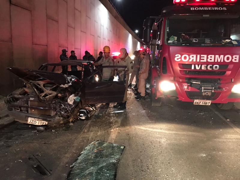 Bandido morre e outro fica ferido após veículo cair de viaduto em Várzea Grande Foto50176